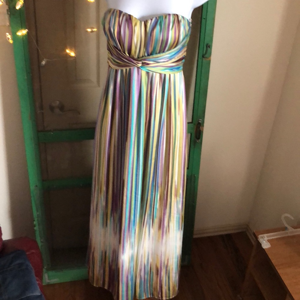 Jessica Simpson satiny dress 👗